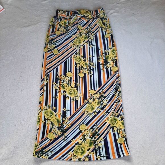Emily Stacy Full Floral Skirt Size L - Picture 1 of 10